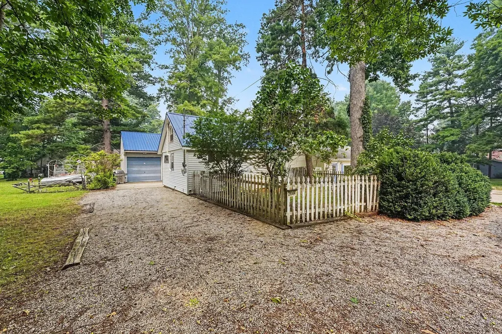 2644 Lansing Street Crystal Township MI 48818