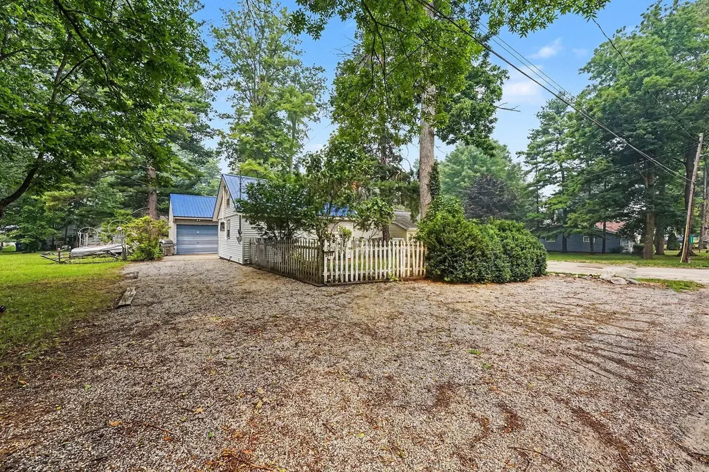 2644 Lansing Street Crystal Township MI 48818