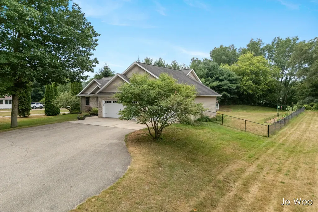 3529 Buttrick Avenue SE Cascade Charter Township MI 49301
