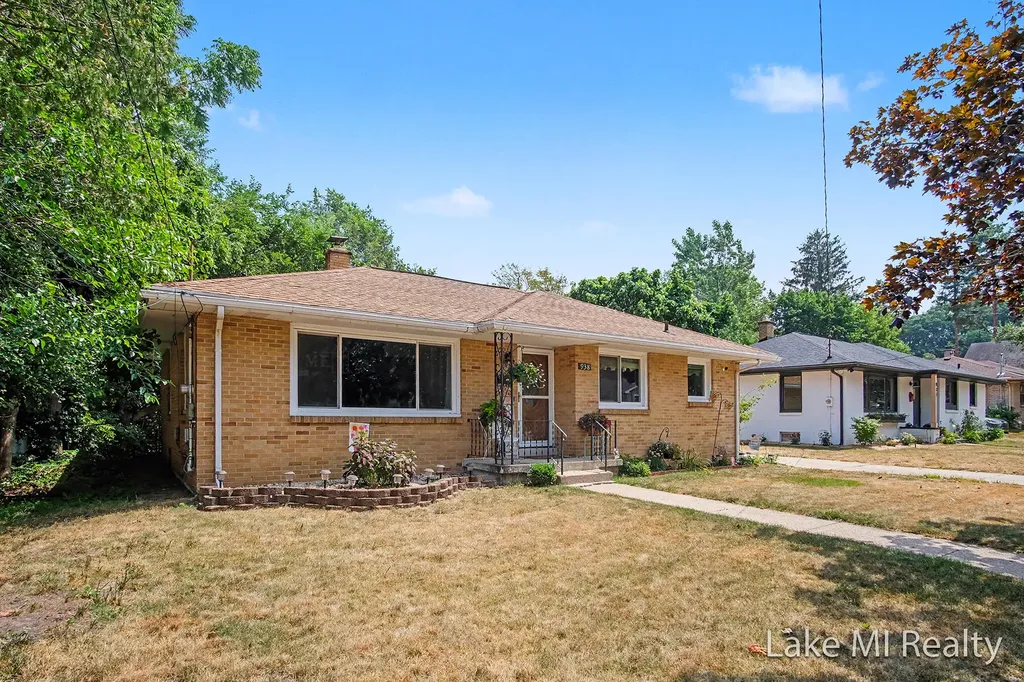 938 Calvary Avenue NW Grand Rapids City MI 49504
