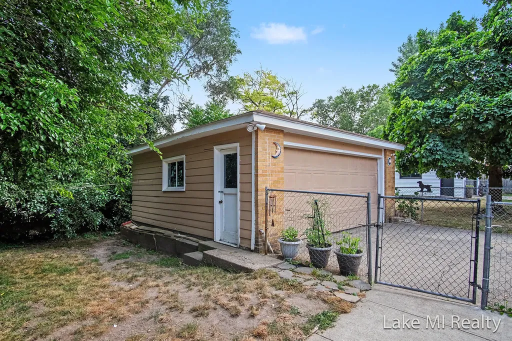 938 Calvary Avenue NW Grand Rapids City MI 49504