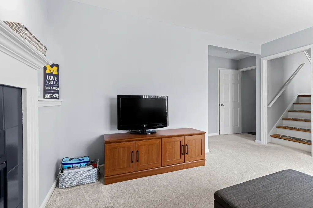 4554 Country Hill Drive SE Kentwood City MI 49512