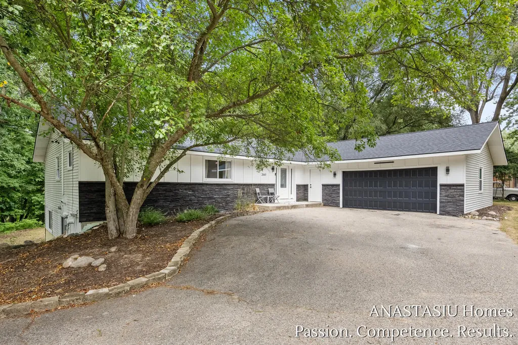 2661 Van Dam Drive NE Plainfield Charter Township MI 49306