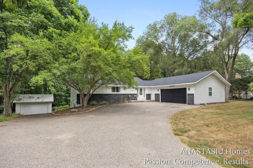 2661 Van Dam Drive NE Plainfield Charter Township MI 49306