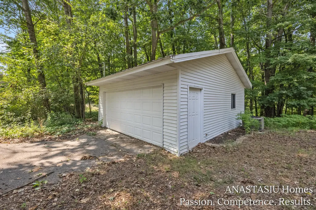 2661 Van Dam Drive NE Plainfield Charter Township MI 49306