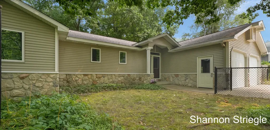 4864 Westshire Drive NW Alpine Township MI 49321