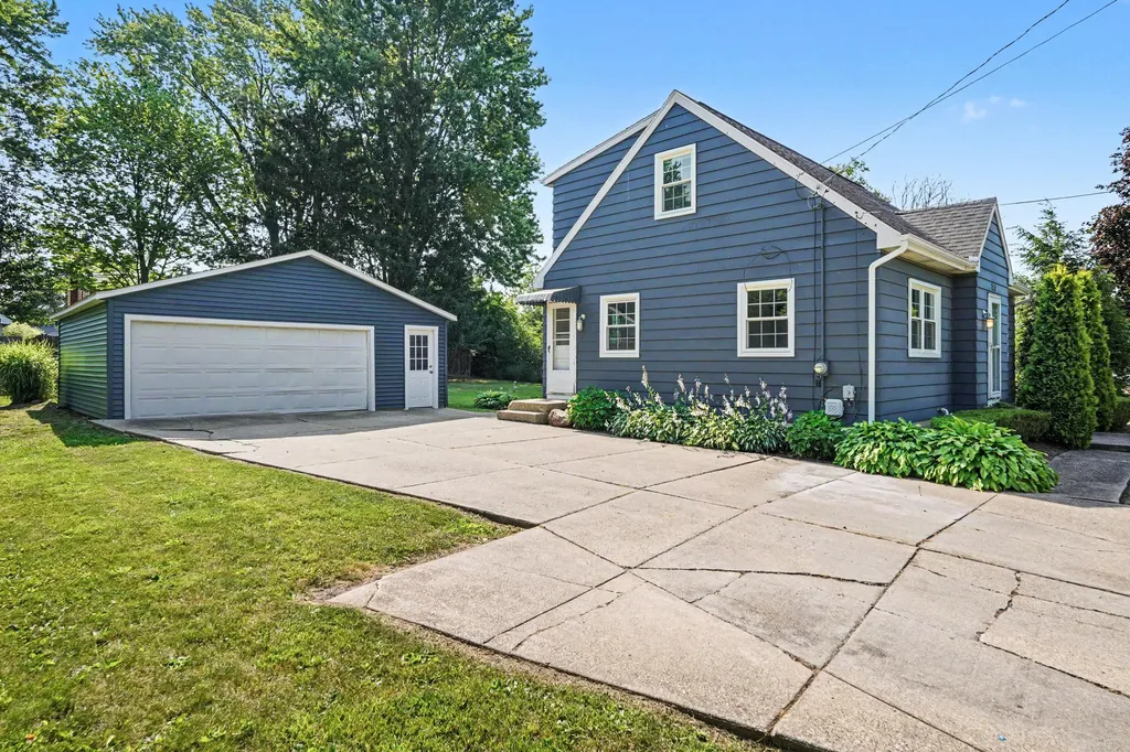 1800 Woodlawn Avenue SE Grand Rapids City MI 49506