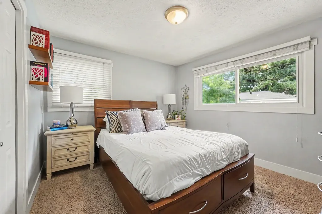 1696 Burke Avenue NE Grand Rapids City MI 49505