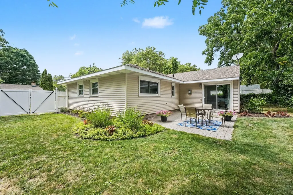1696 Burke Avenue NE Grand Rapids City MI 49505