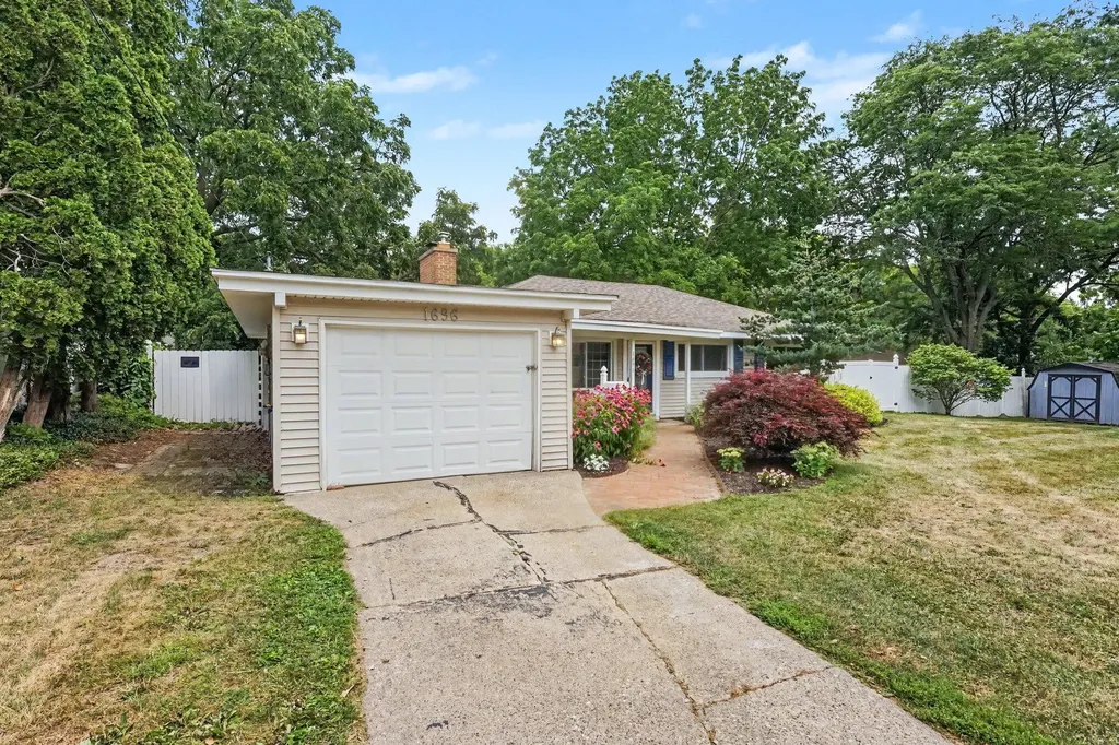 1696 Burke Avenue NE Grand Rapids City MI 49505