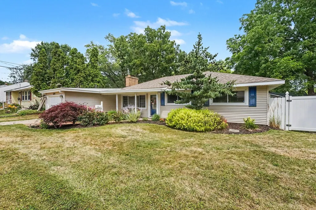 1696 Burke Avenue NE Grand Rapids City MI 49505
