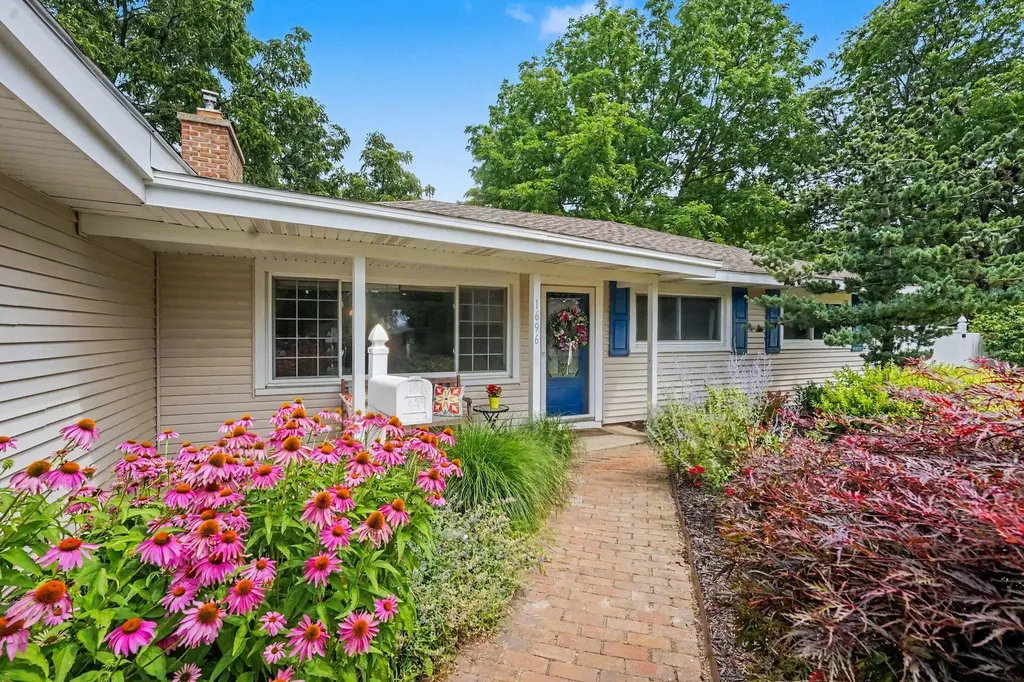 1696 Burke Avenue NE Grand Rapids City MI 49505