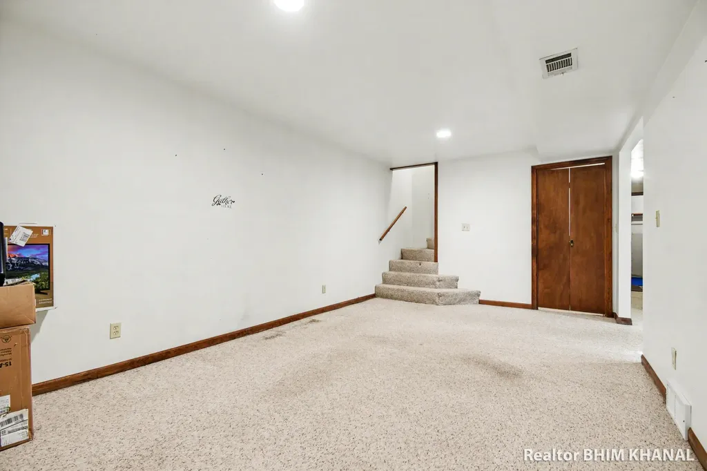 102 Sluyter Street SE Kentwood City MI 49548