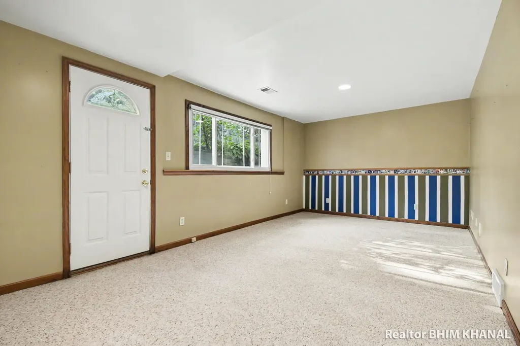 102 Sluyter Street SE Kentwood City MI 49548