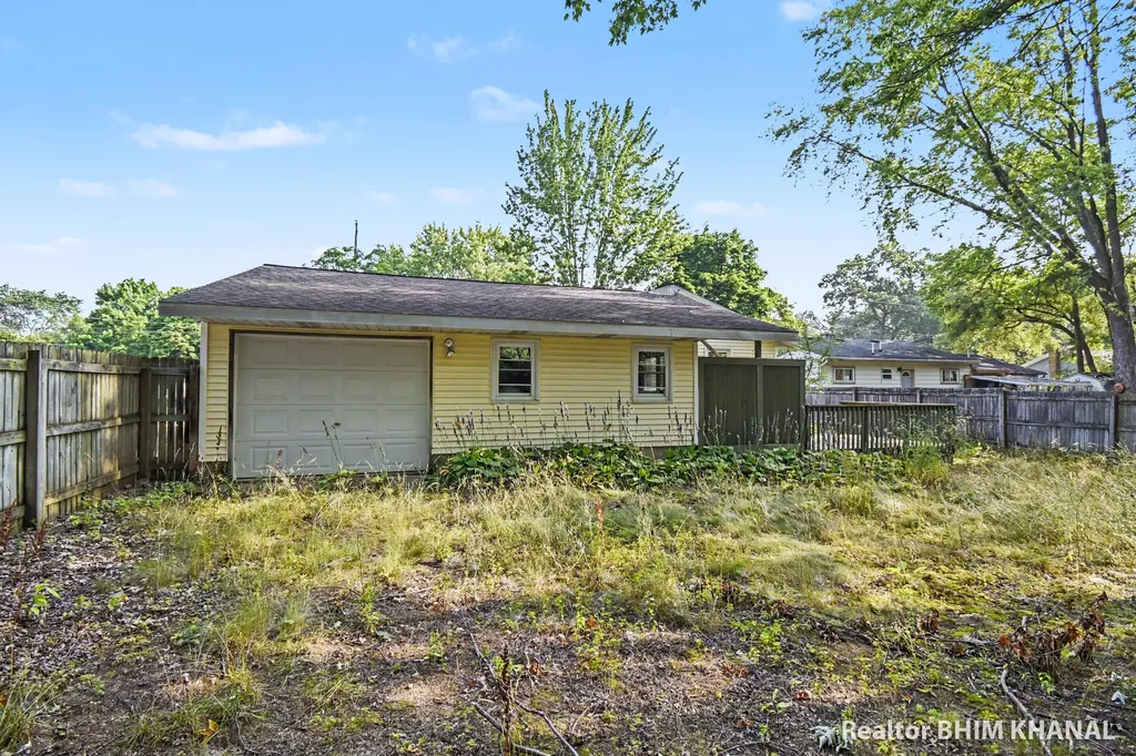 102 Sluyter Street SE Kentwood City MI 49548