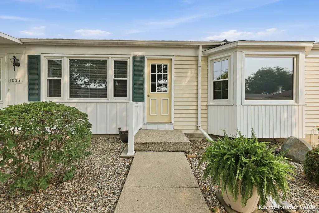 1041 Village Lane Georgetown Charter Township MI 49428