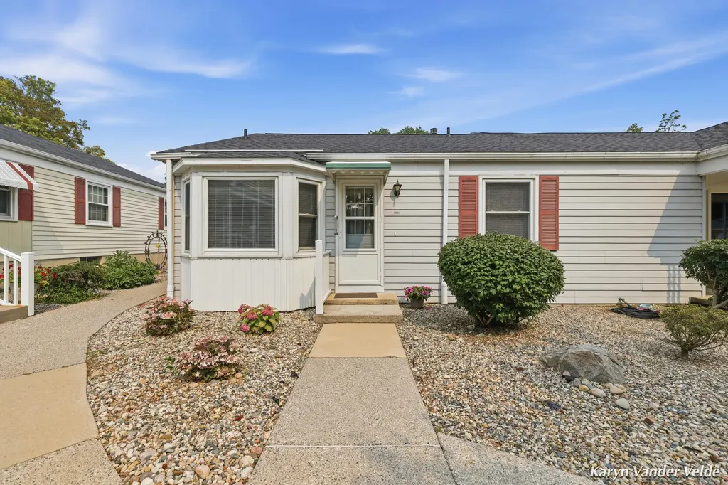 1041 Village Lane Georgetown Charter Township MI 49428