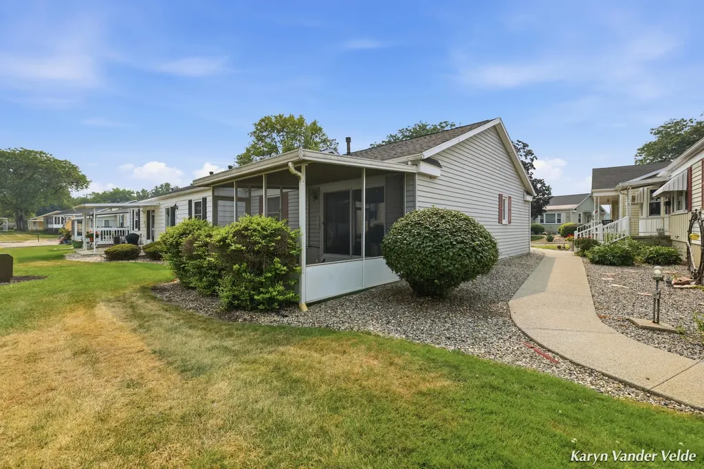 1041 Village Lane Georgetown Charter Township MI 49428
