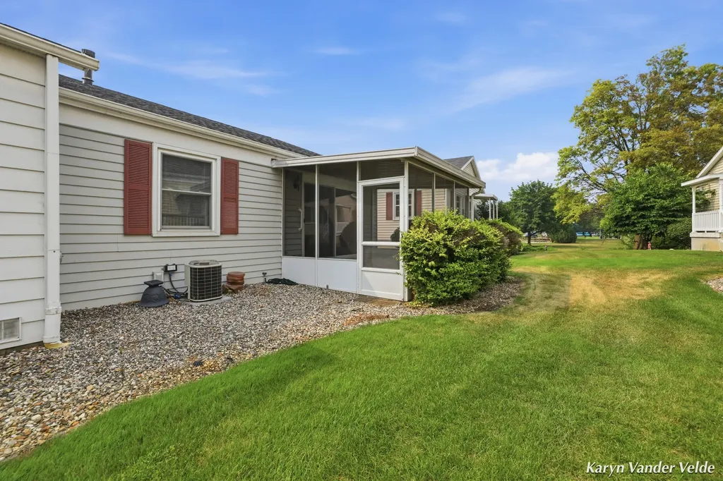 1041 Village Lane Georgetown Charter Township MI 49428