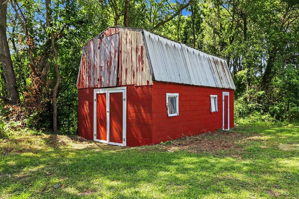 5725 M-66 Athens Township MI 49051