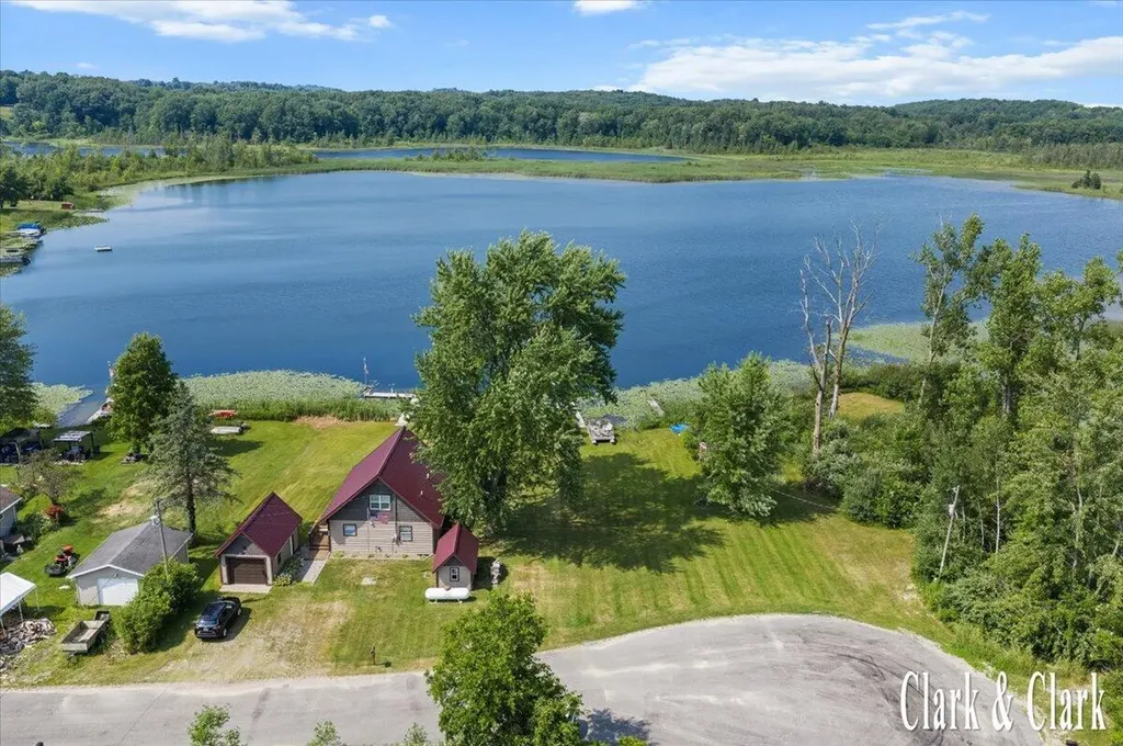 3050 Thorpe Drive Hope Township MI 49046