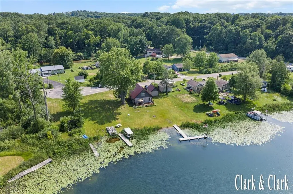 3050 Thorpe Drive Hope Township MI 49046