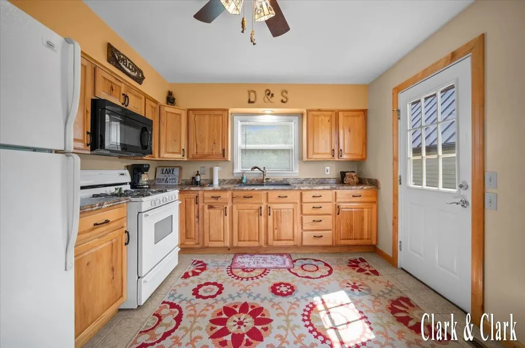 3050 Thorpe Drive Hope Township MI 49046