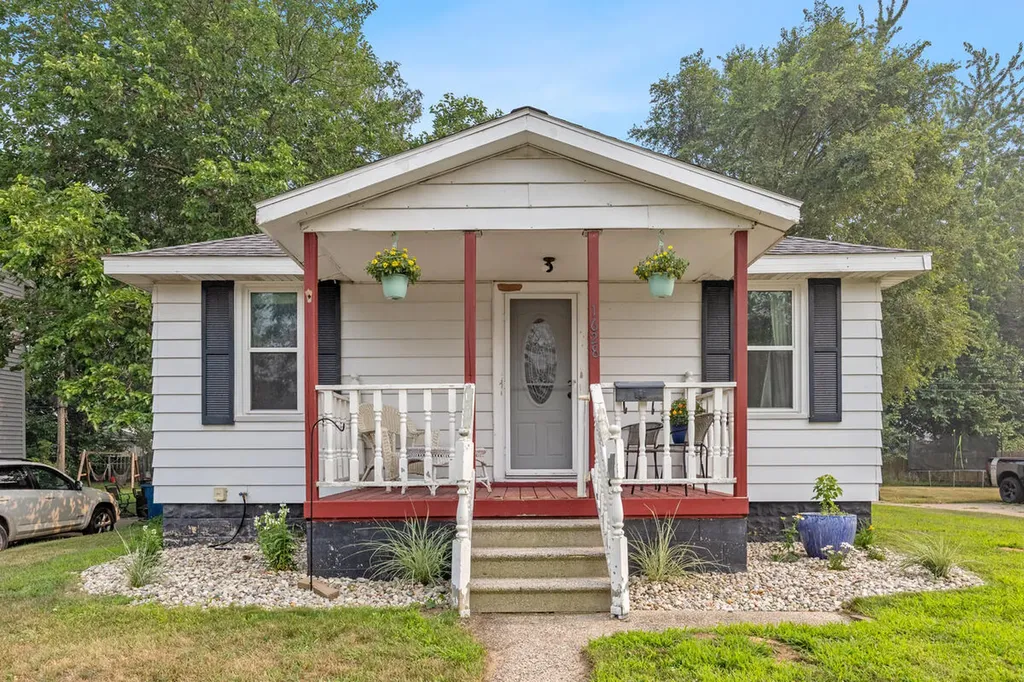 1628 Pennoyer Avenue Grand Haven City MI 49417