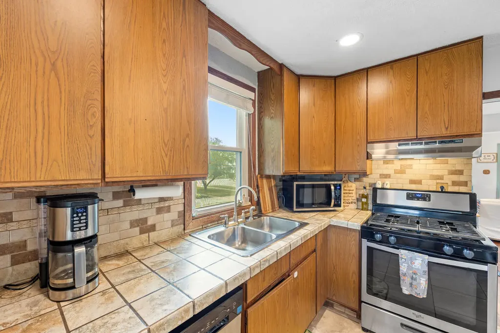 1628 Pennoyer Avenue Grand Haven City MI 49417