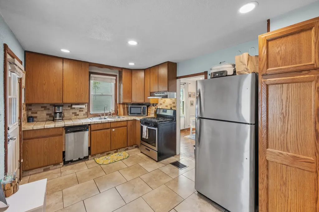 1628 Pennoyer Avenue Grand Haven City MI 49417