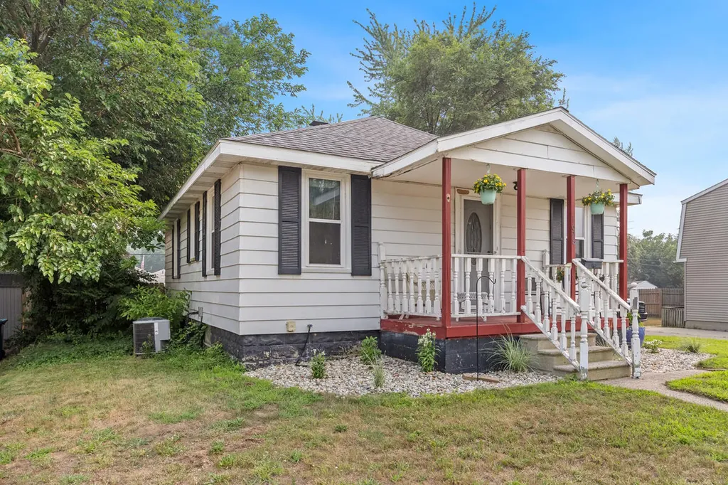 1628 Pennoyer Avenue Grand Haven City MI 49417