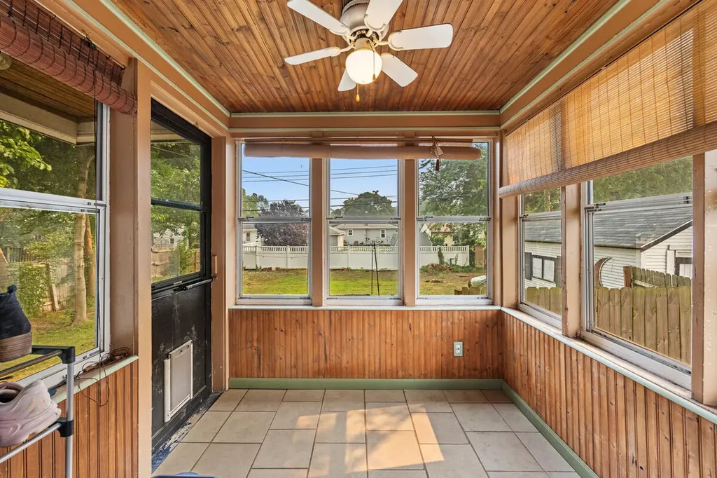 1628 Pennoyer Avenue Grand Haven City MI 49417