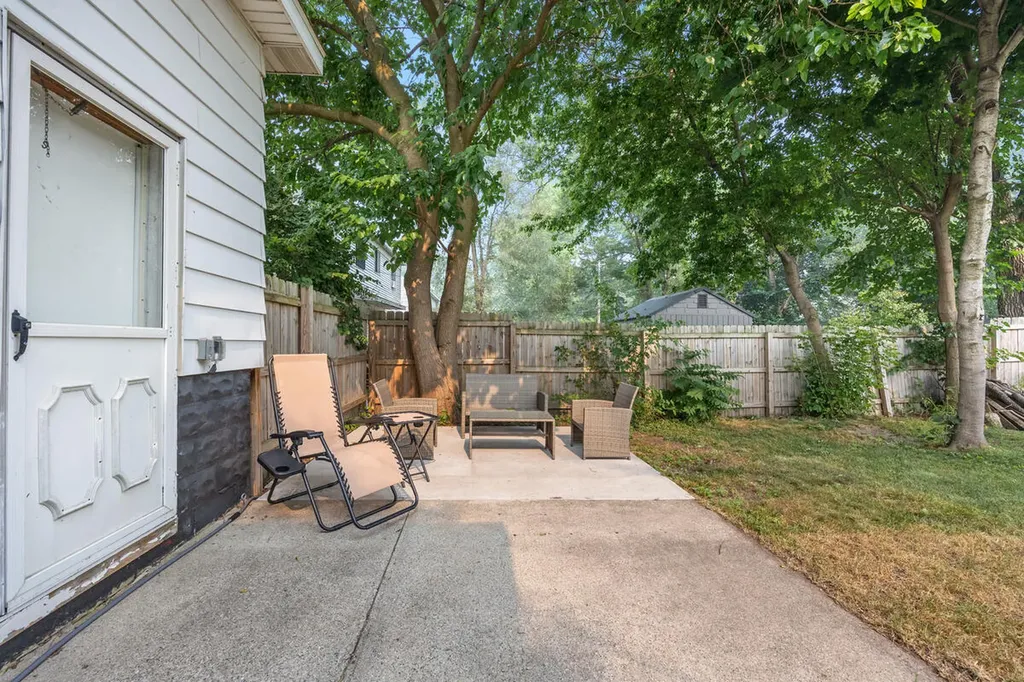 1628 Pennoyer Avenue Grand Haven City MI 49417