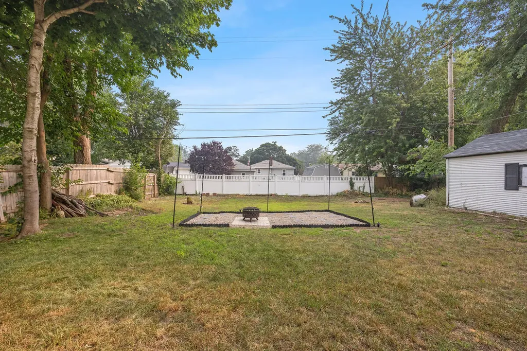 1628 Pennoyer Avenue Grand Haven City MI 49417