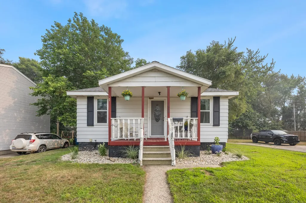 1628 Pennoyer Avenue Grand Haven City MI 49417