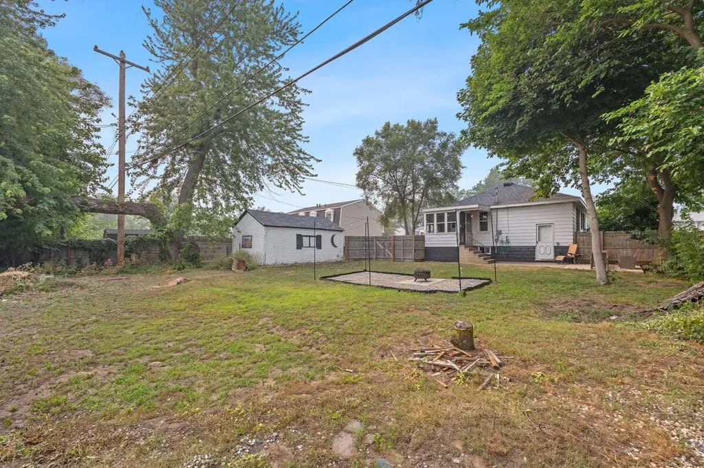 1628 Pennoyer Avenue Grand Haven City MI 49417