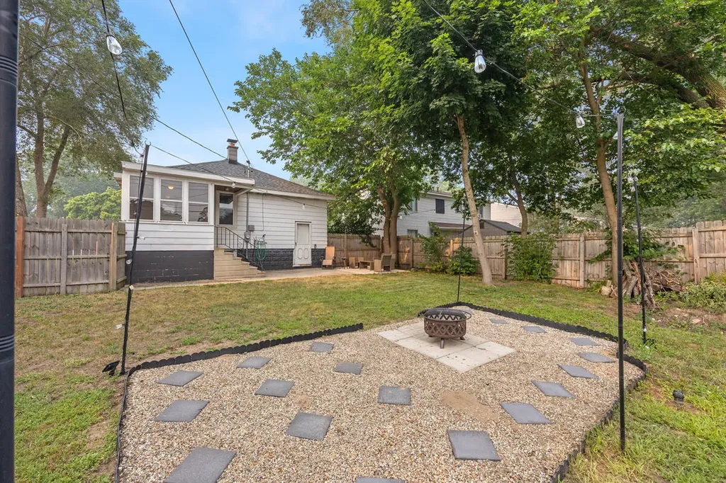 1628 Pennoyer Avenue Grand Haven City MI 49417