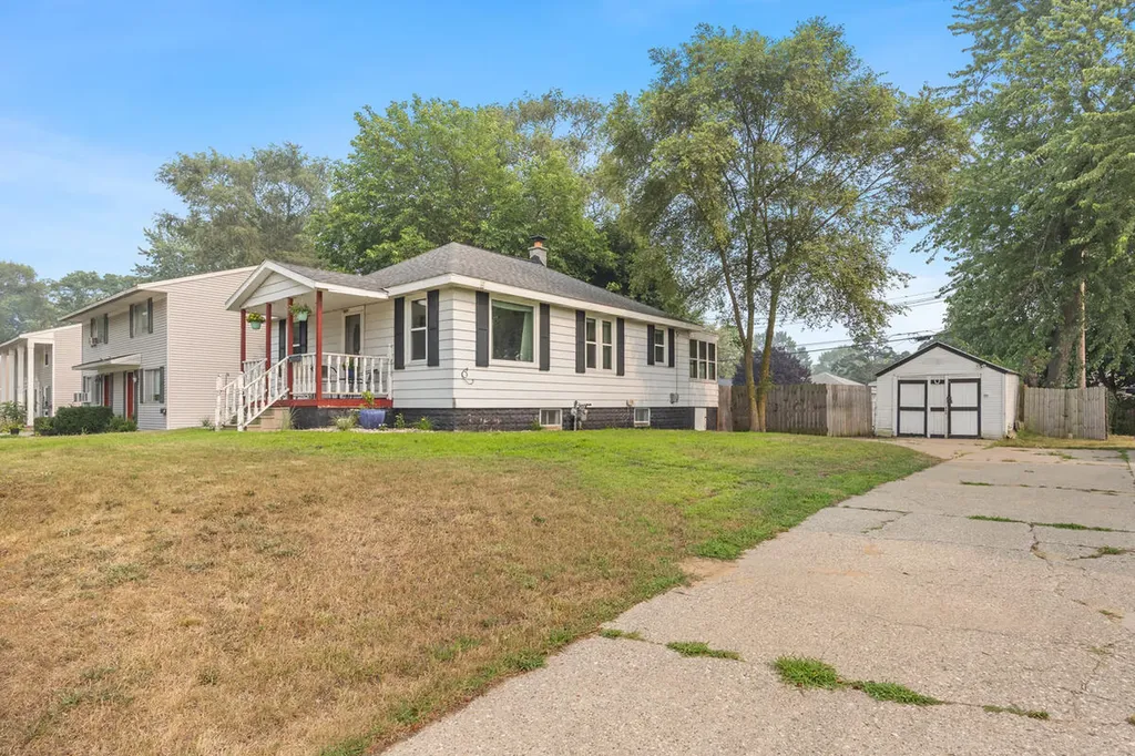 1628 Pennoyer Avenue Grand Haven City MI 49417
