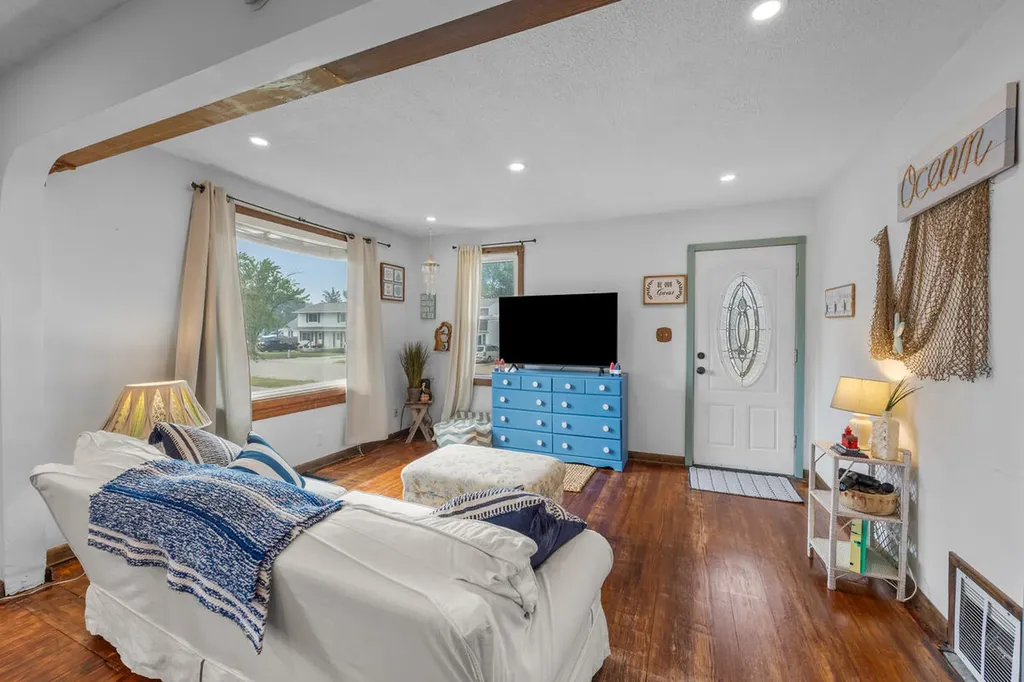 1628 Pennoyer Avenue Grand Haven City MI 49417