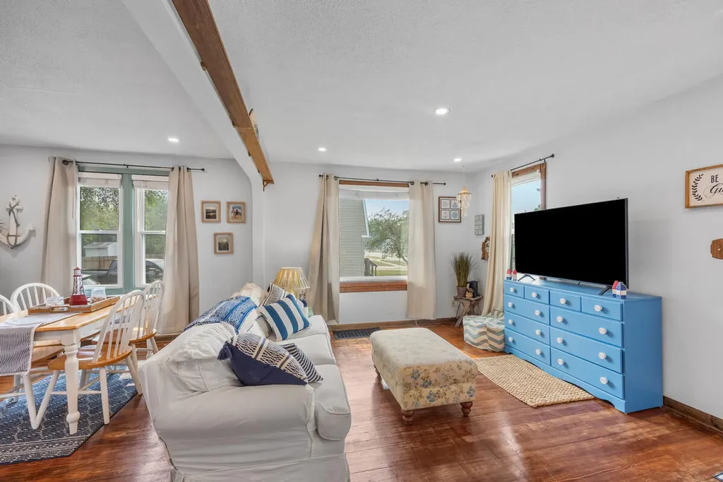 1628 Pennoyer Avenue Grand Haven City MI 49417