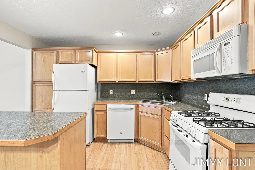 3074 W Crystal Waters Drive Holland Charter Township MI 49424