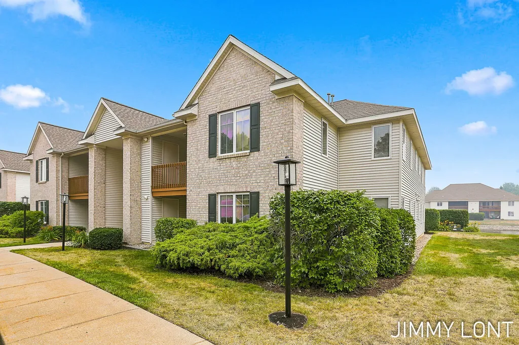 3074 W Crystal Waters Drive Holland Charter Township MI 49424