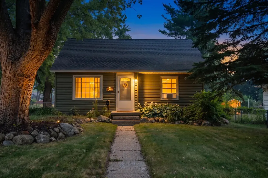 922 W Montcalm Street Greenville City MI 48838