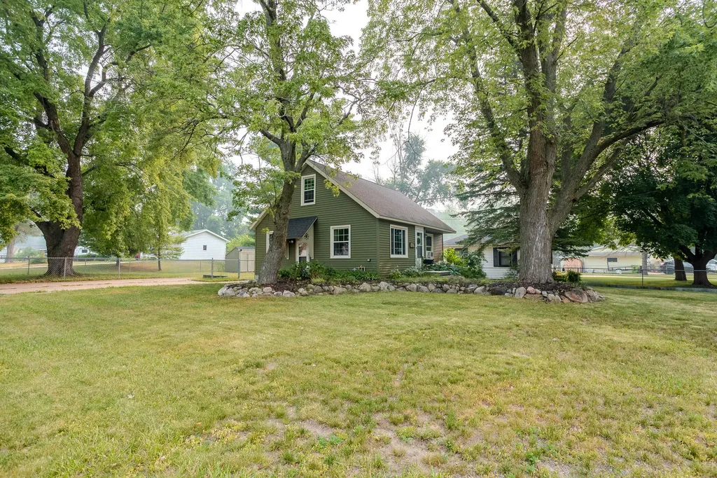 922 W Montcalm Street Greenville City MI 48838