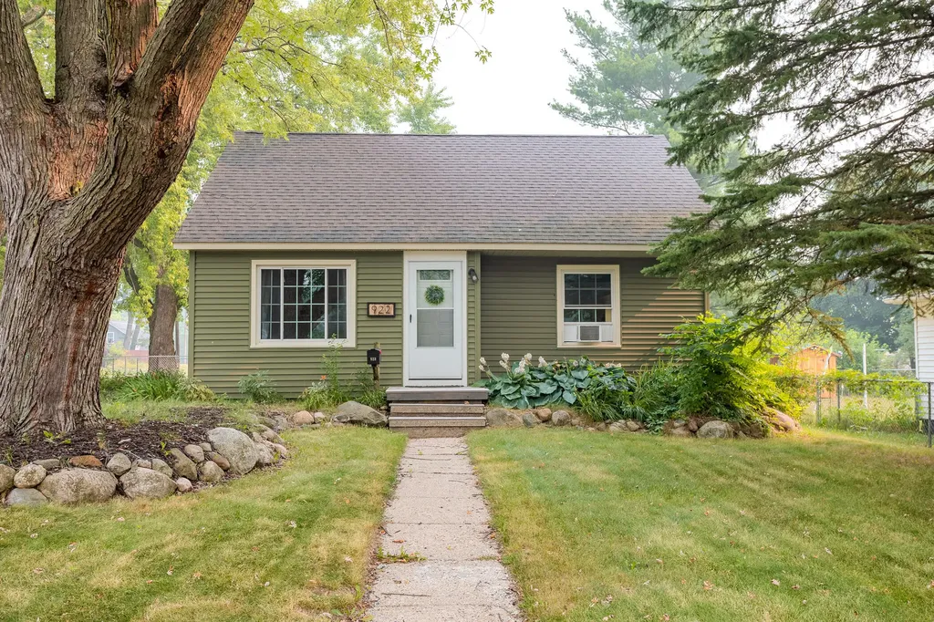 922 W Montcalm Street Greenville City MI 48838
