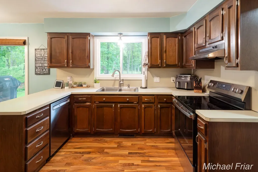 2700 Shadowbrook Drive SE Cascade Charter Township MI 49546