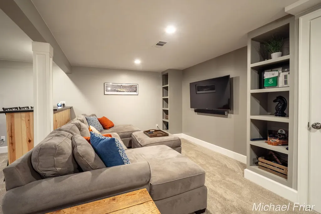 2700 Shadowbrook Drive SE Cascade Charter Township MI 49546