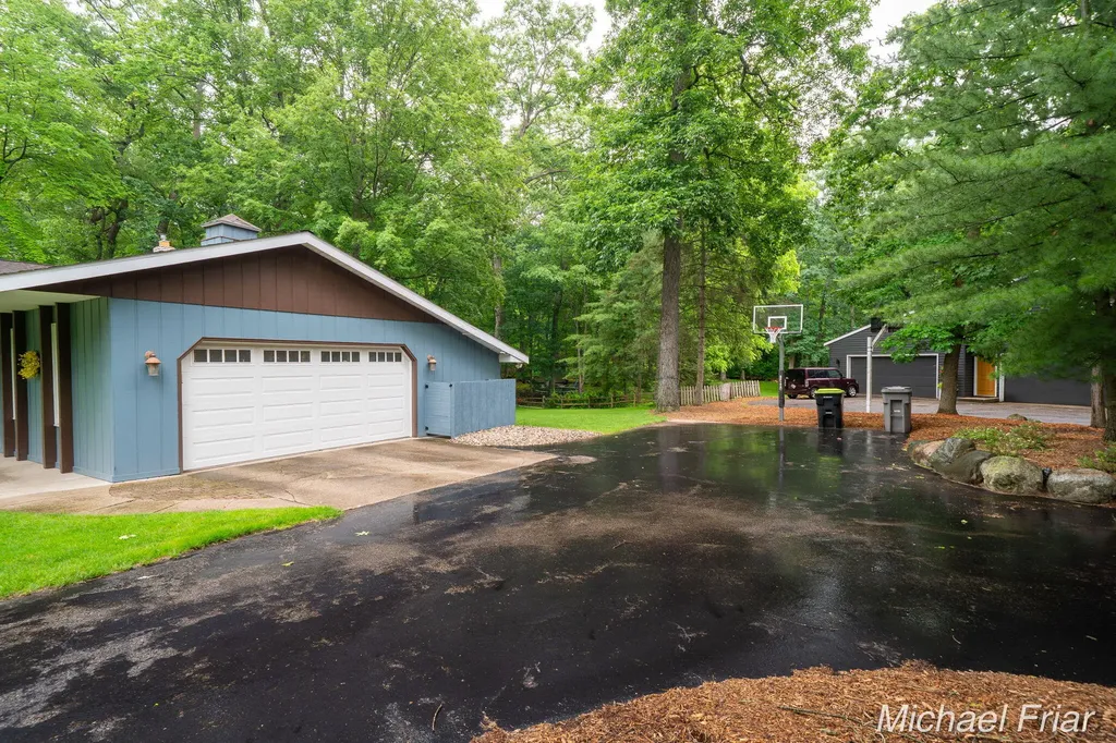 2700 Shadowbrook Drive SE Cascade Charter Township MI 49546