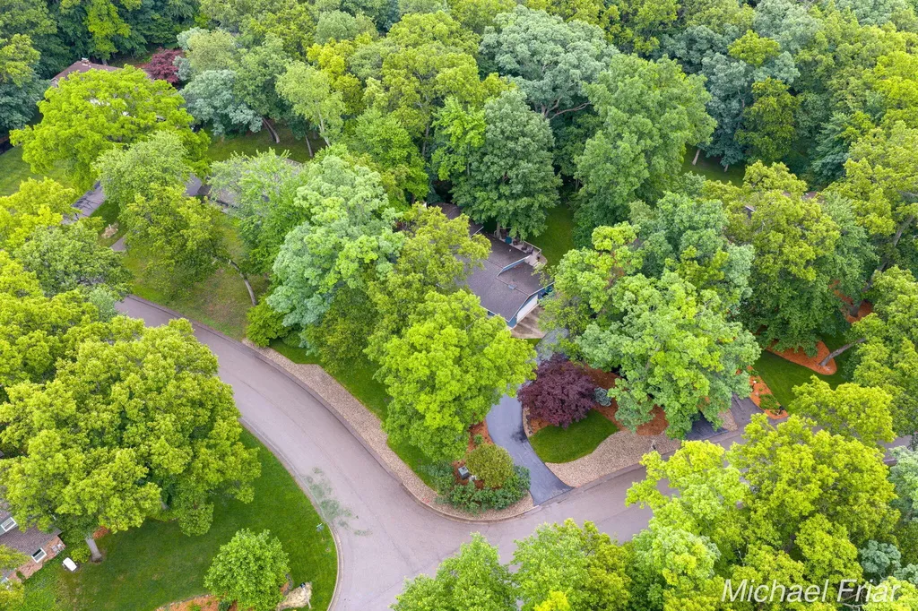 2700 Shadowbrook Drive SE Cascade Charter Township MI 49546