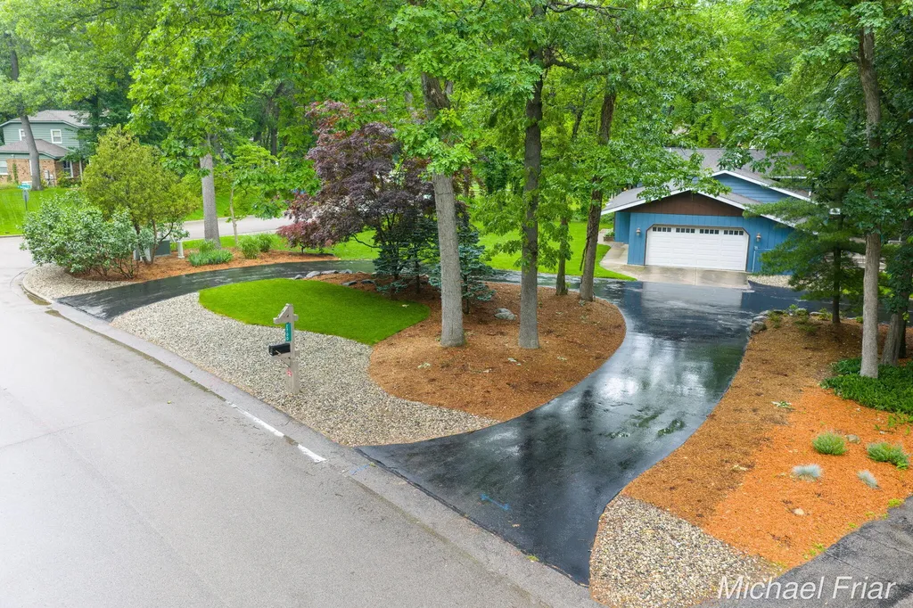2700 Shadowbrook Drive SE Cascade Charter Township MI 49546
